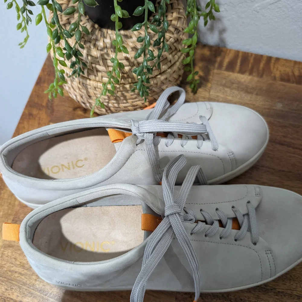 Vionic Women's‎ Cream Sneakers